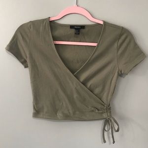 FOREVER 21 - olive green crop short sleeve shirt